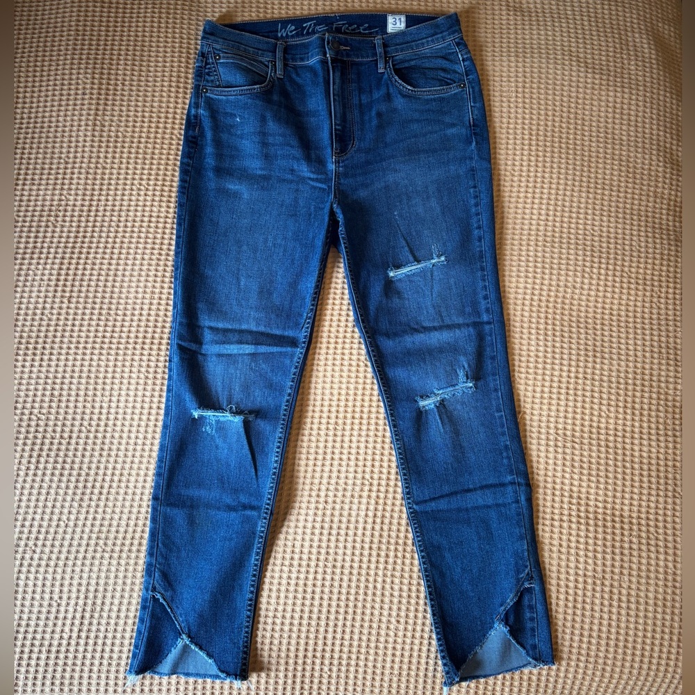 EUC Free People / We The Free Distressed Medium Blue Wash Jeans | Women’s 31